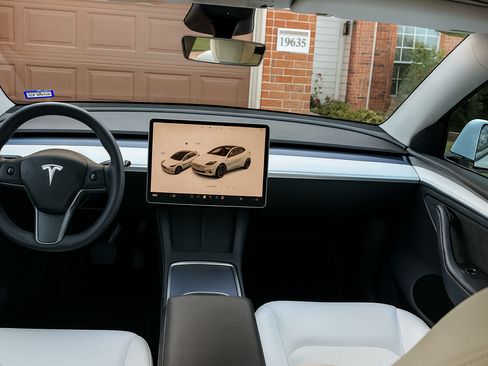 Used 2023 Tesla Model Y Long Range image 13