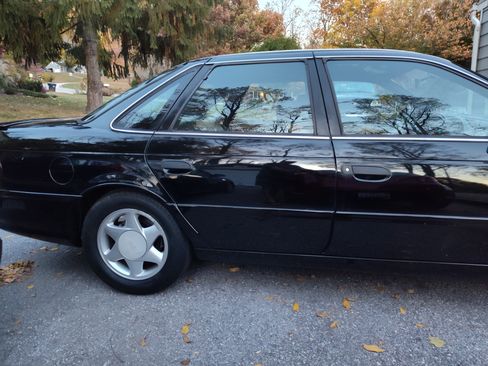 Used 1993 Ford Taurus SHO image 21