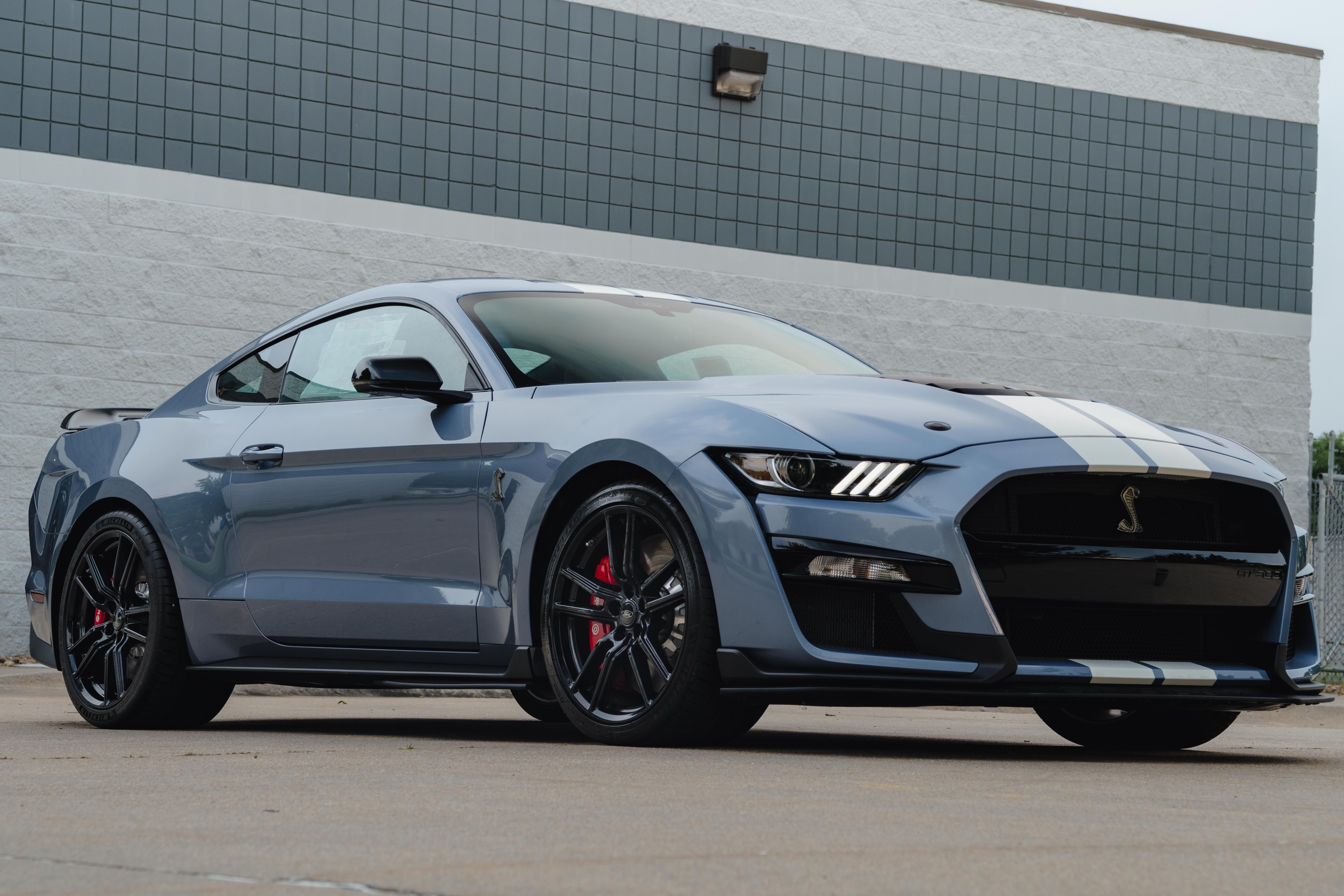 Used 2022 Ford Mustang Shelby GT500 RWD image 2