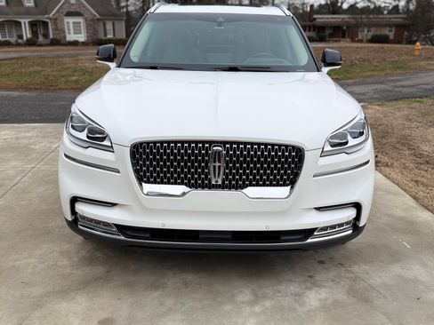 Used 2023 Lincoln Aviator Reserve w/ Equipment Group 201A image 2
