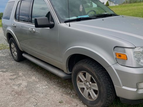 Used 2010 Ford Explorer XLT image 9