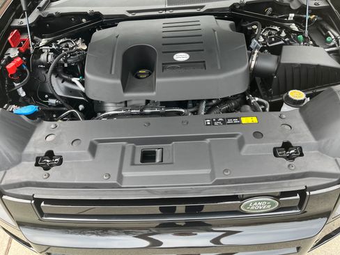 Used 2024 Land Rover Defender 90 X-Dynamic SE image 6