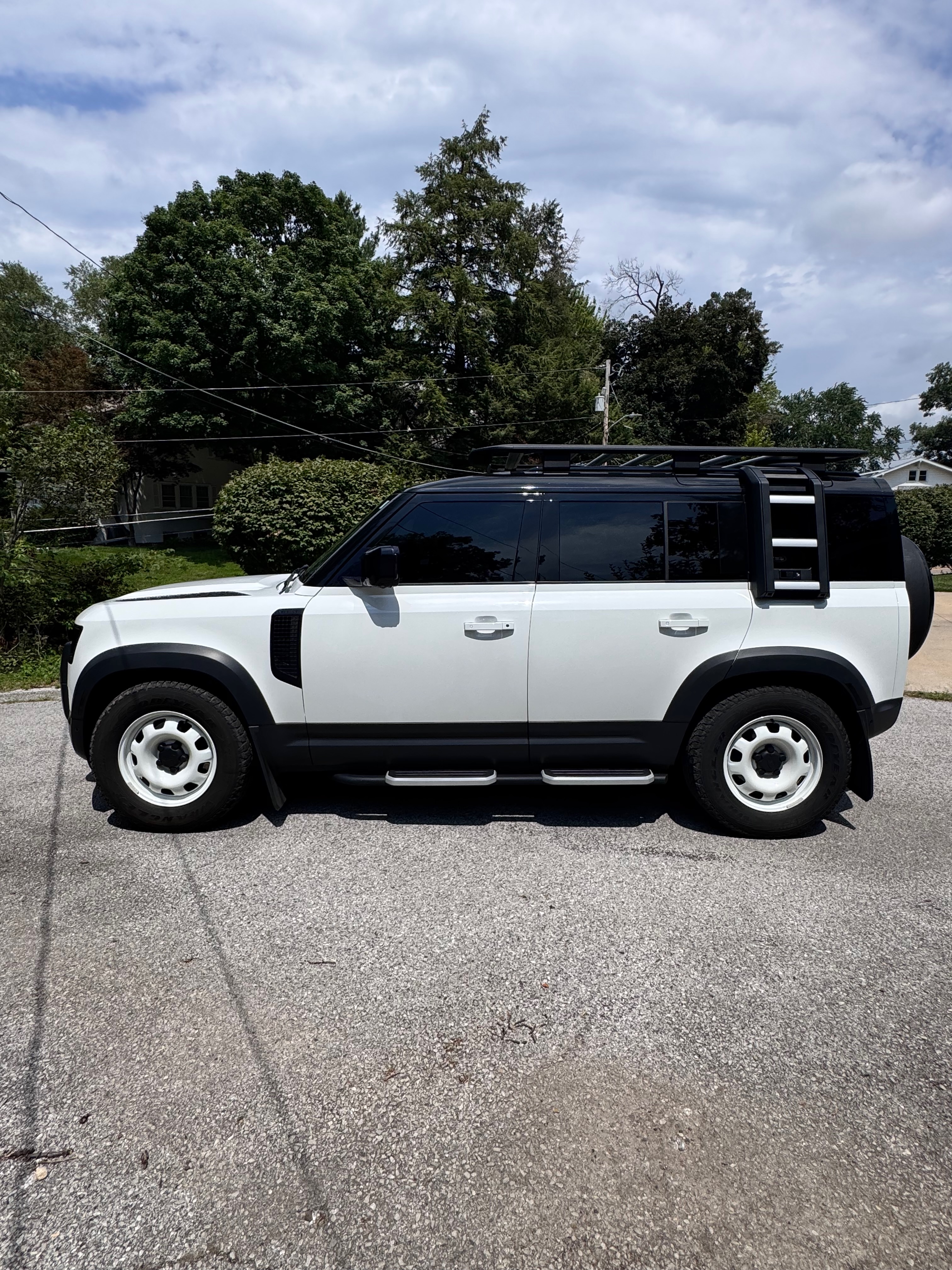 Used 2023 Land Rover Defender 110 S AWD/4WD image 1