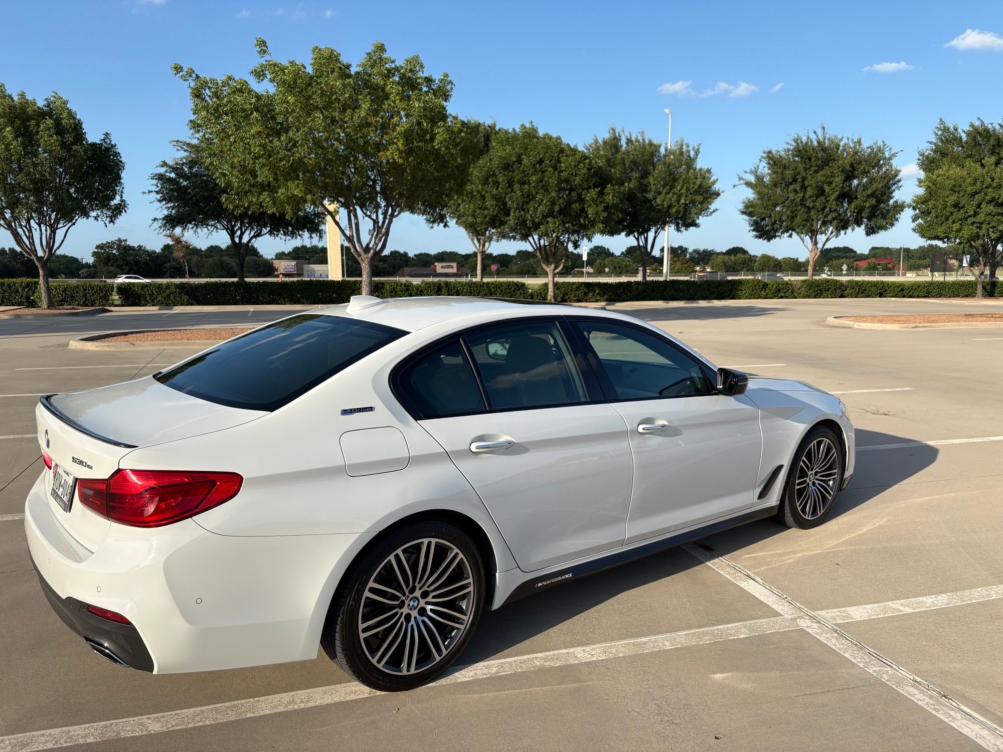 Used 2018 BMW 530e xDrive w/ M Sport Package 2 AWD/4WD image 11
