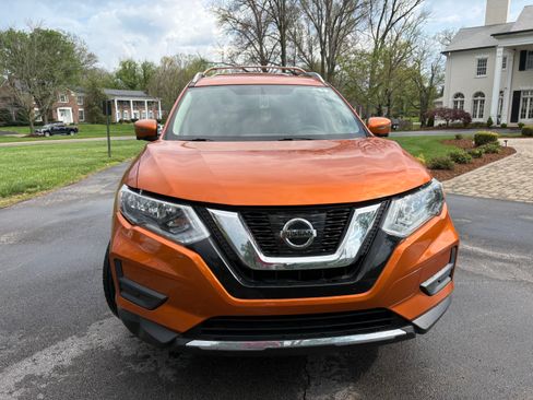 Used 2017 Nissan Rogue SV w/ SV Premium Package AWD/4WD image 5