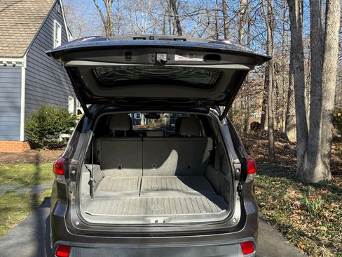 Used 2017 Toyota Highlander XLE image 14