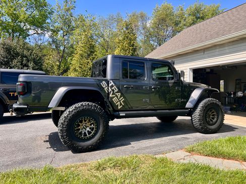 Used 2023 Jeep Gladiator Rubicon w/ Cold Weather Group AWD/4WD image 5