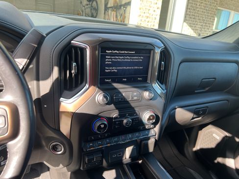 Used 2021 Chevrolet Silverado 1500 High Country w/ Technology Package image 12