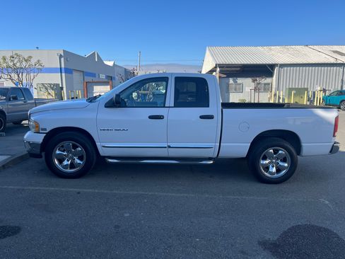 Used 2005 Dodge Ram 1500 Truck SLT image 2