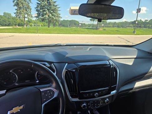 Used 2021 Chevrolet Traverse LT AWD/4WD image 12
