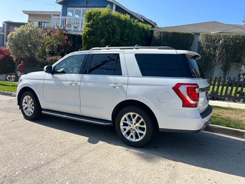 Used 2021 Ford Expedition XLT AWD/4WD image 2
