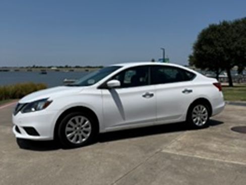 Used 2018 Nissan Sentra S FWD image 1
