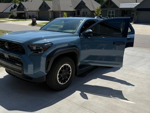 Used 2025 Toyota 4Runner TRD Off-Road AWD/4WD image 2