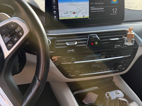 Used 2022 BMW M550i xDrive w/ Dynamic Handling Package image 6