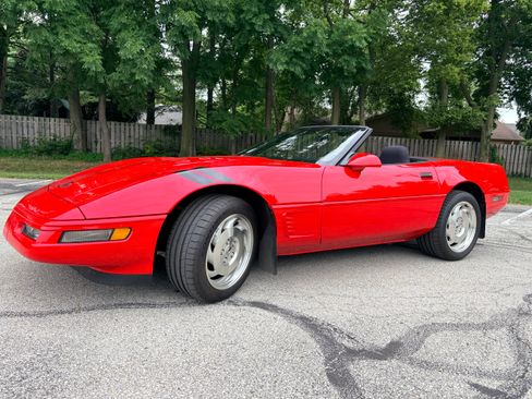 Used 1996 Chevrolet Corvette Convertible RWD image 1