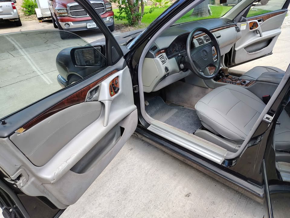 Used 1999 Mercedes-Benz E 430 Sedan image 4