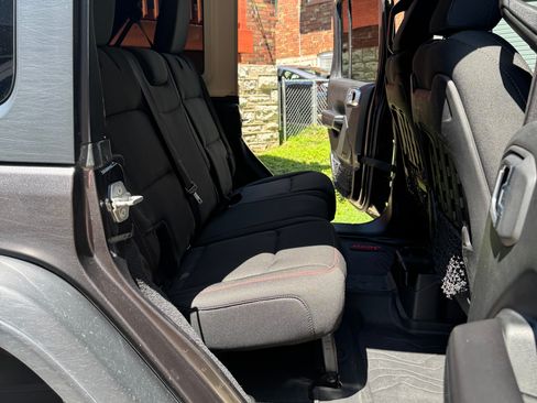 Used 2019 Jeep Wrangler Unlimited Rubicon AWD/4WD image 14
