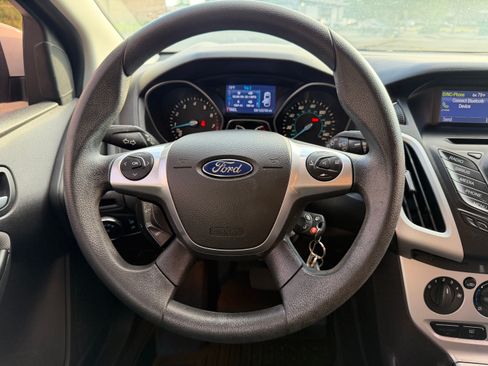 Used 2014 Ford Focus SE FWD image 11