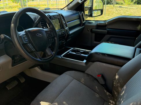 Used 2017 Ford F250 XLT w/ XLT Premium Package image 11
