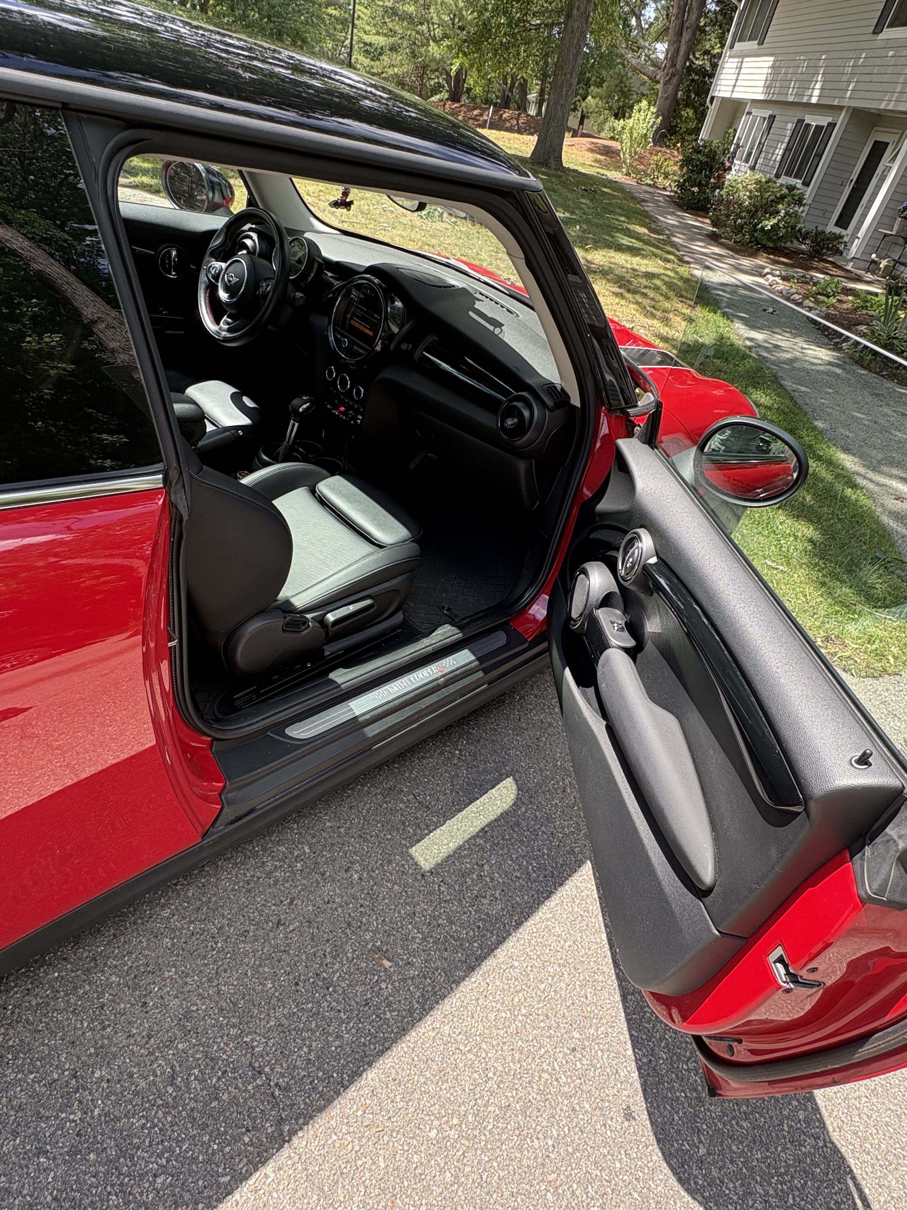 Used 2019 MINI Cooper S w/ Signature Upholstery Package FWD image 12