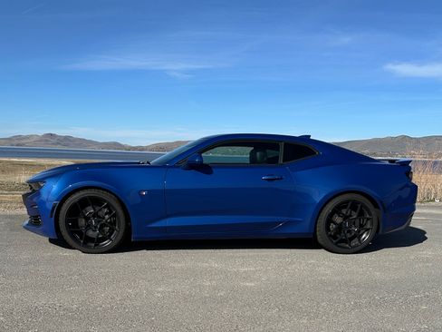 Used 2019 Chevrolet Camaro SS RWD image 1
