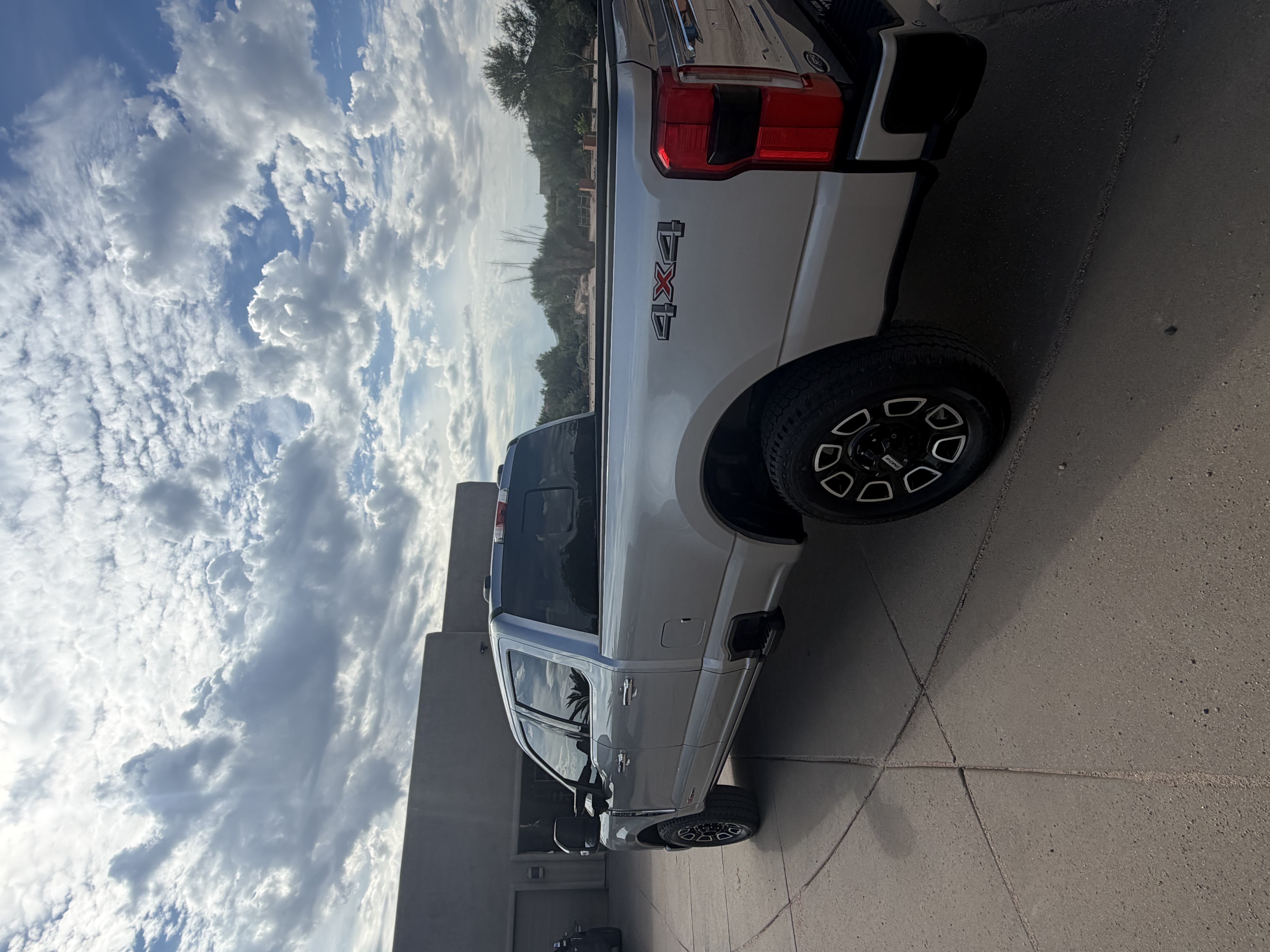 Used 2023 Ford F250 Platinum AWD/4WD image 4