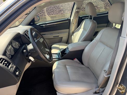 Used 2006 Chrysler 300 Touring RWD image 12