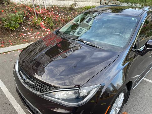 Used 2018 Chrysler Pacifica Touring-L Plus w/ Advanced Safetytec Group image 10