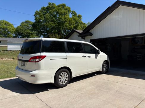 Used 2014 Nissan Quest S image 4