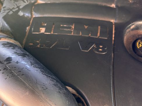 Used 2019 RAM 1500 Classic SLT w/ Luxury Group image 18