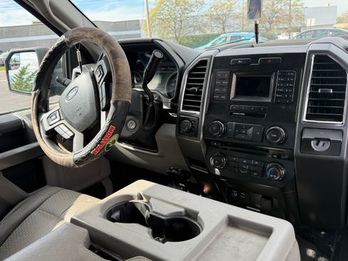 Used 2015 Ford F150 XLT w/ Trailer Tow Package image 12