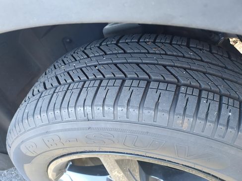 Used 2016 Ford Explorer XLT image 9