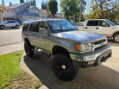 Used 2001 Toyota 4Runner SR5 image 1
