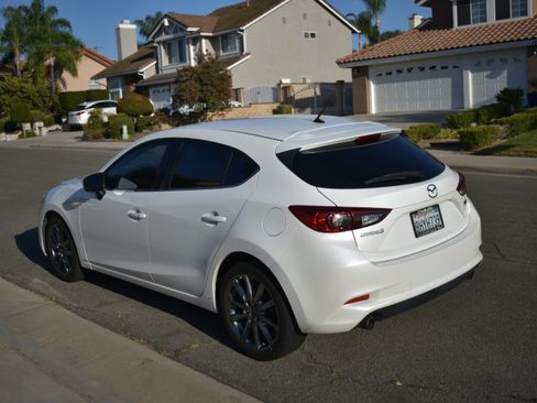 Used 2018 MAZDA MAZDA3 Touring FWD image 8
