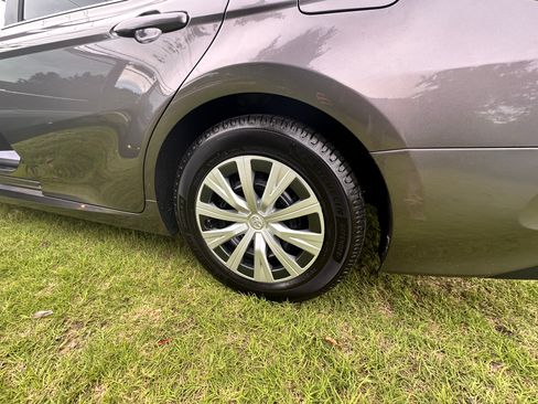 Used 2019 Toyota Camry LE FWD image 17