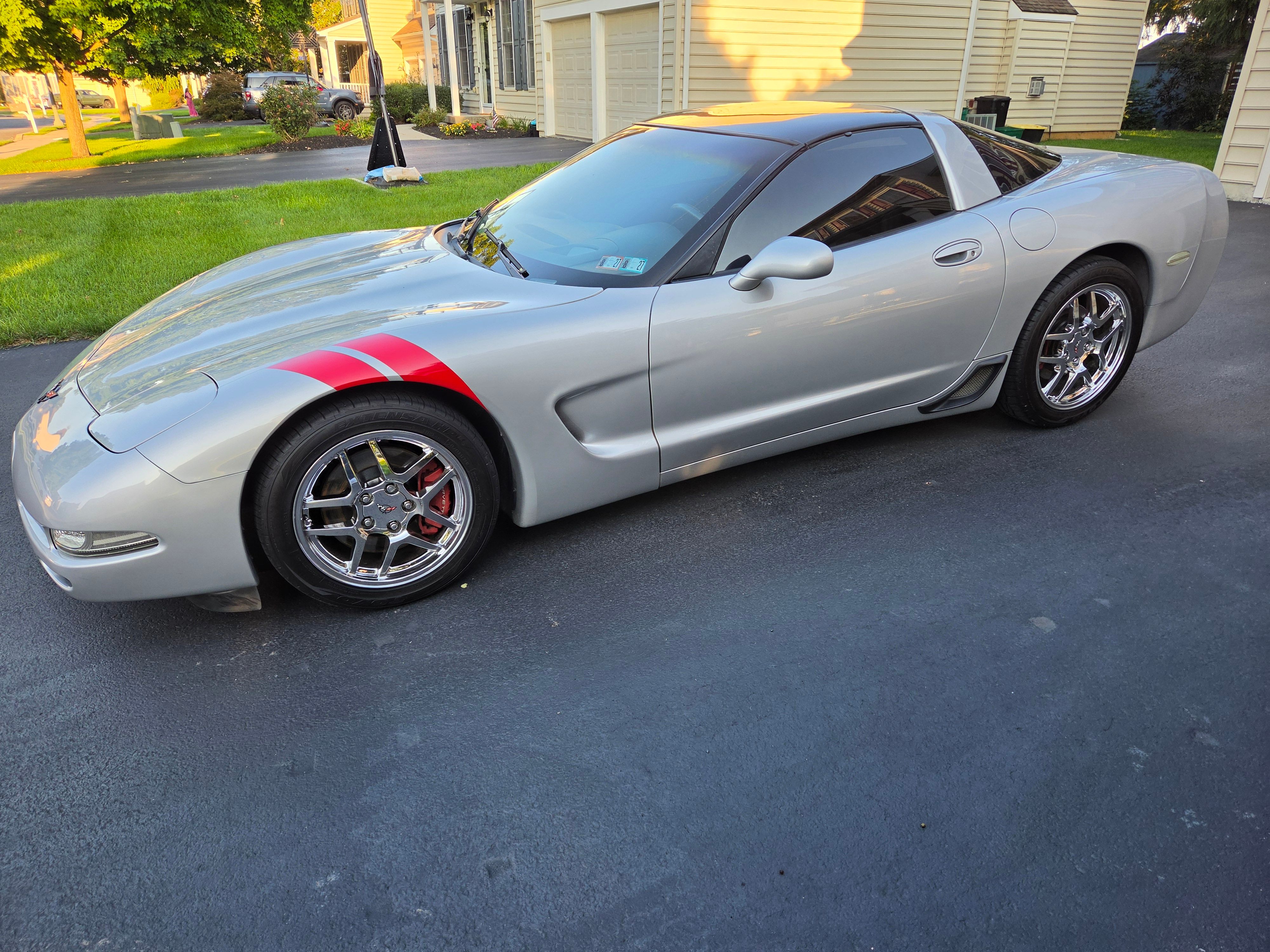 Used 1999 Chevrolet Corvette Coupe w/ Performance Handling Pkg RWD image 1
