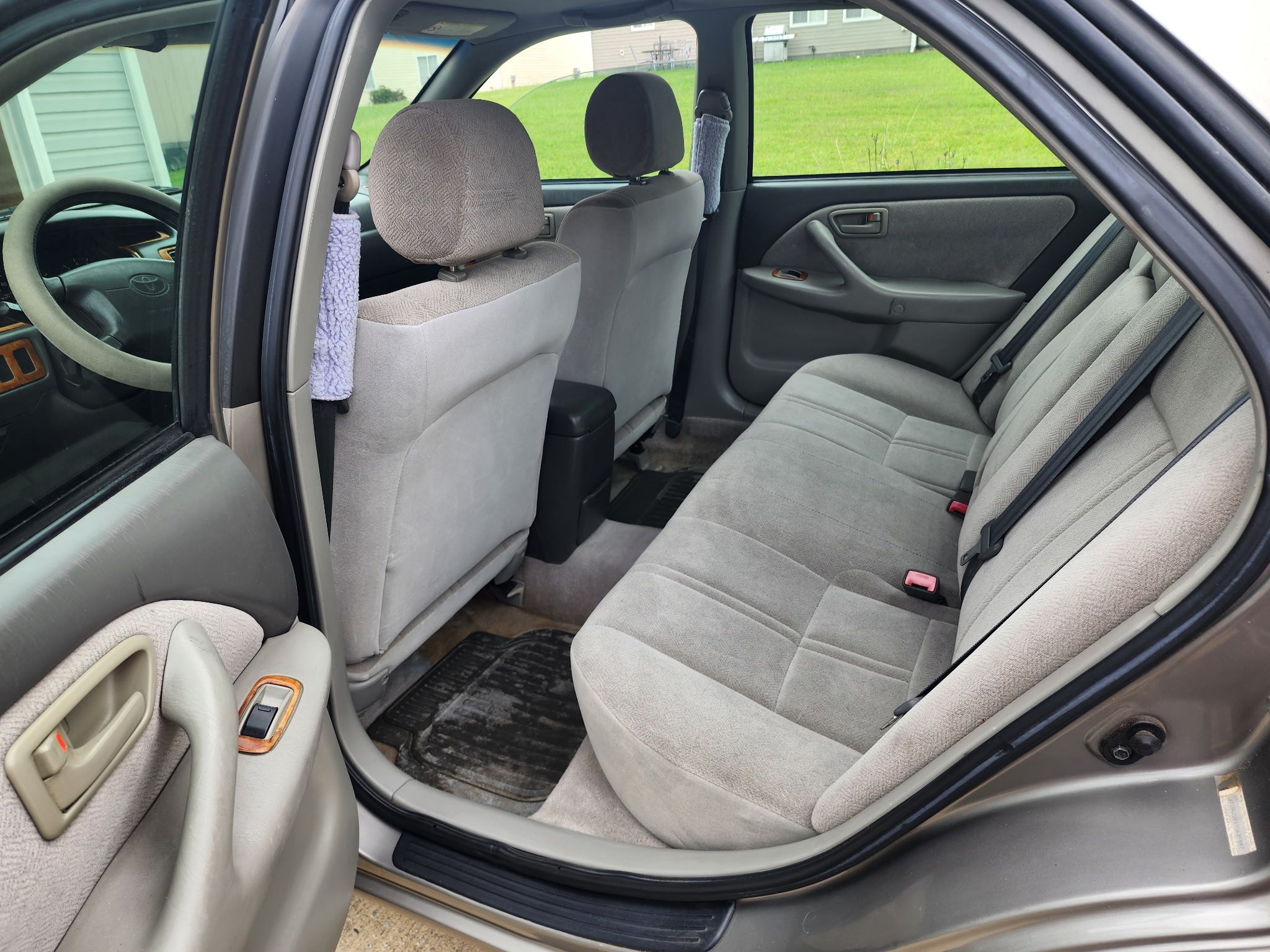 Used 2000 Toyota Camry CE w/ Value Pkg 1 FWD image 8