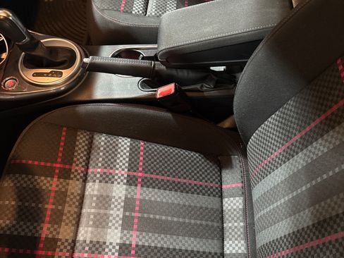 Used 2017 Volkswagen Beetle #PinkBeetle image 4