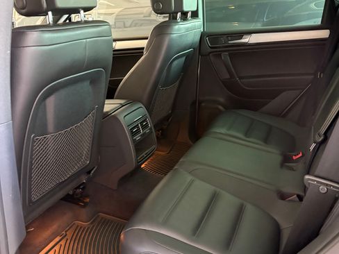 Used 2017 Volkswagen Touareg Wolfsburg Edition image 14