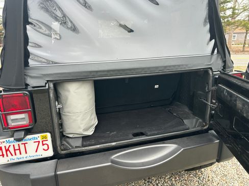 Used 2017 Jeep Wrangler Sport image 8