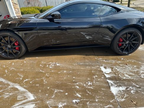 Used 2018 Aston Martin DB11 V12 image 12