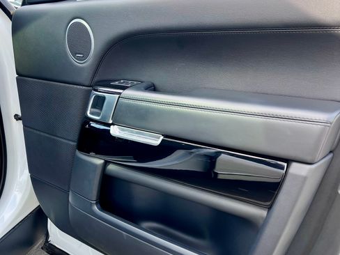 Used 2016 Land Rover Range Rover HSE image 18