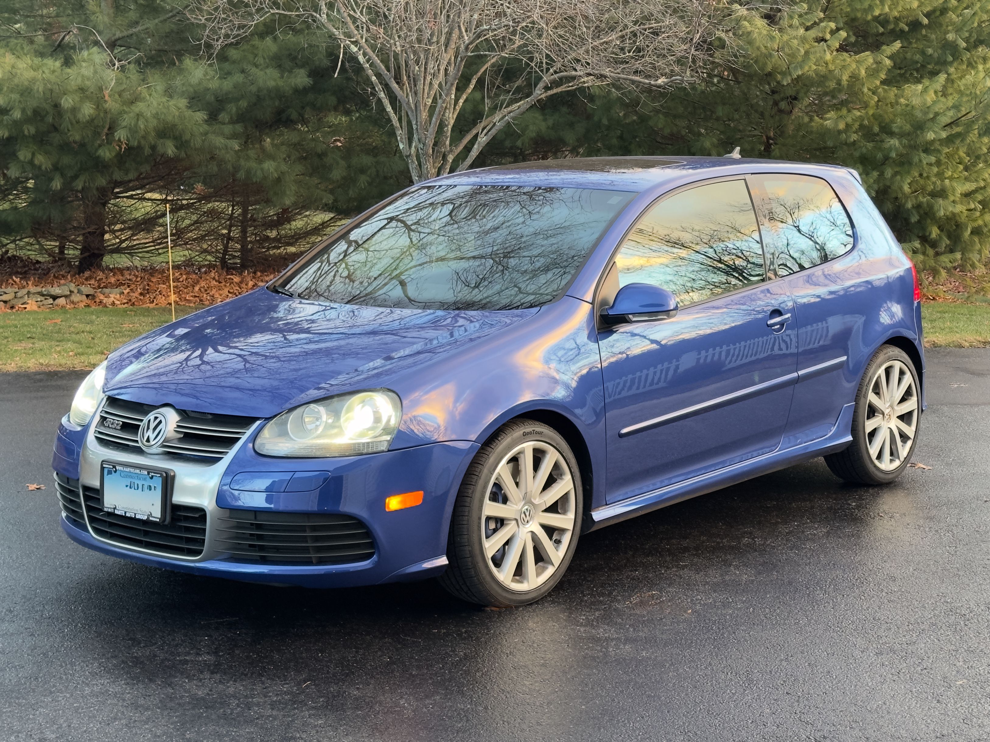 Used 2008 Volkswagen R32 AWD/4WD image 2