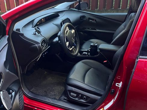 Used 2018 Toyota Prius Prime Premium image 14