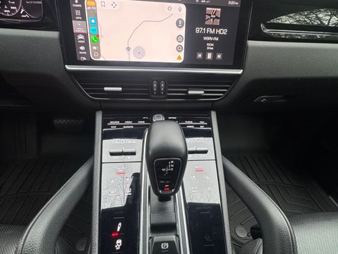 Used 2021 Porsche Cayenne Coupe image 12