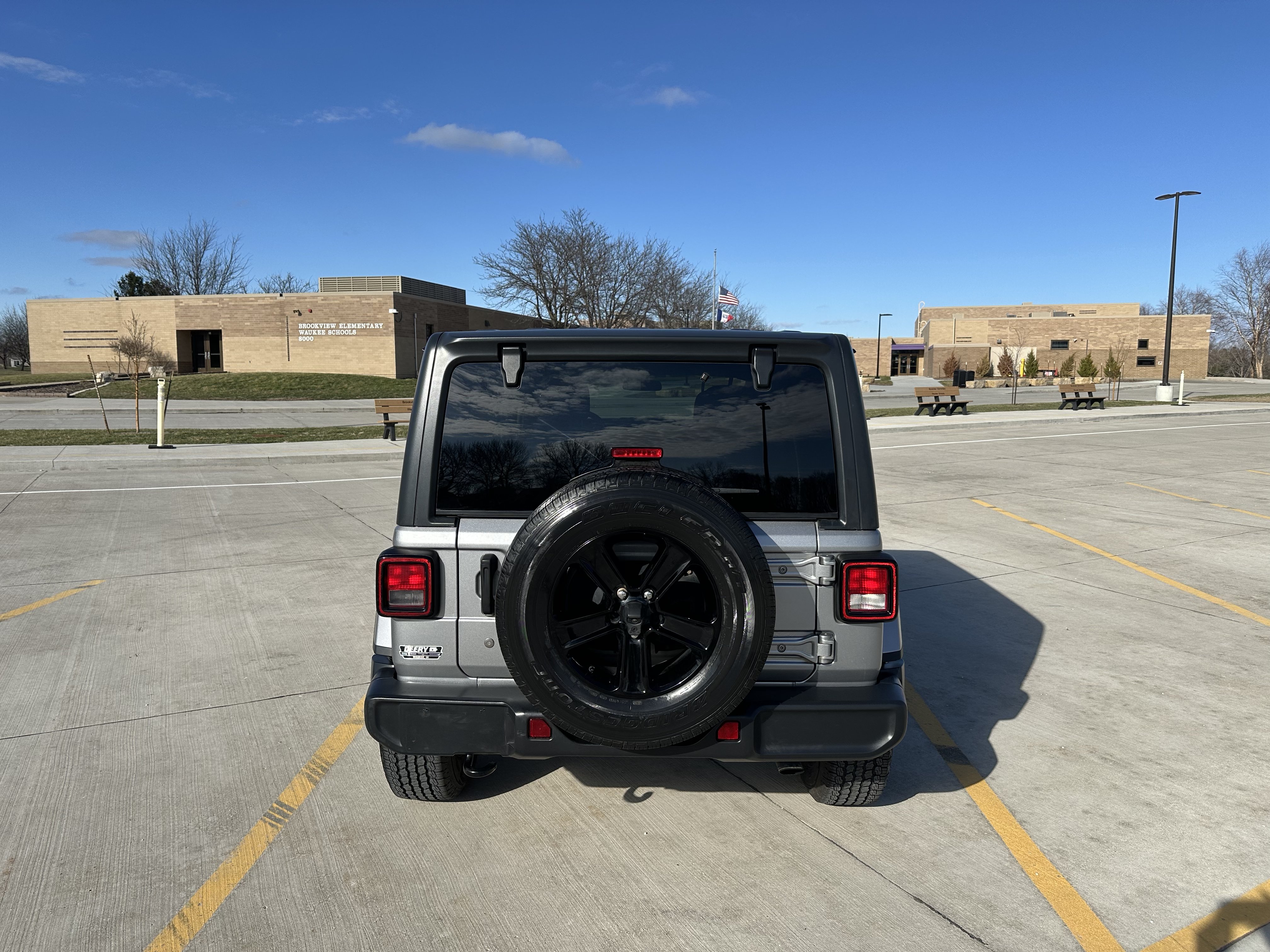 Used 2020 Jeep Wrangler Unlimited Sahara AWD/4WD image 5