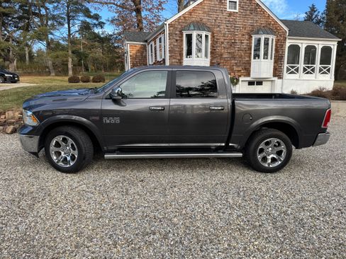 Used 2017 RAM 1500 Laramie w/ Convenience Group image 4