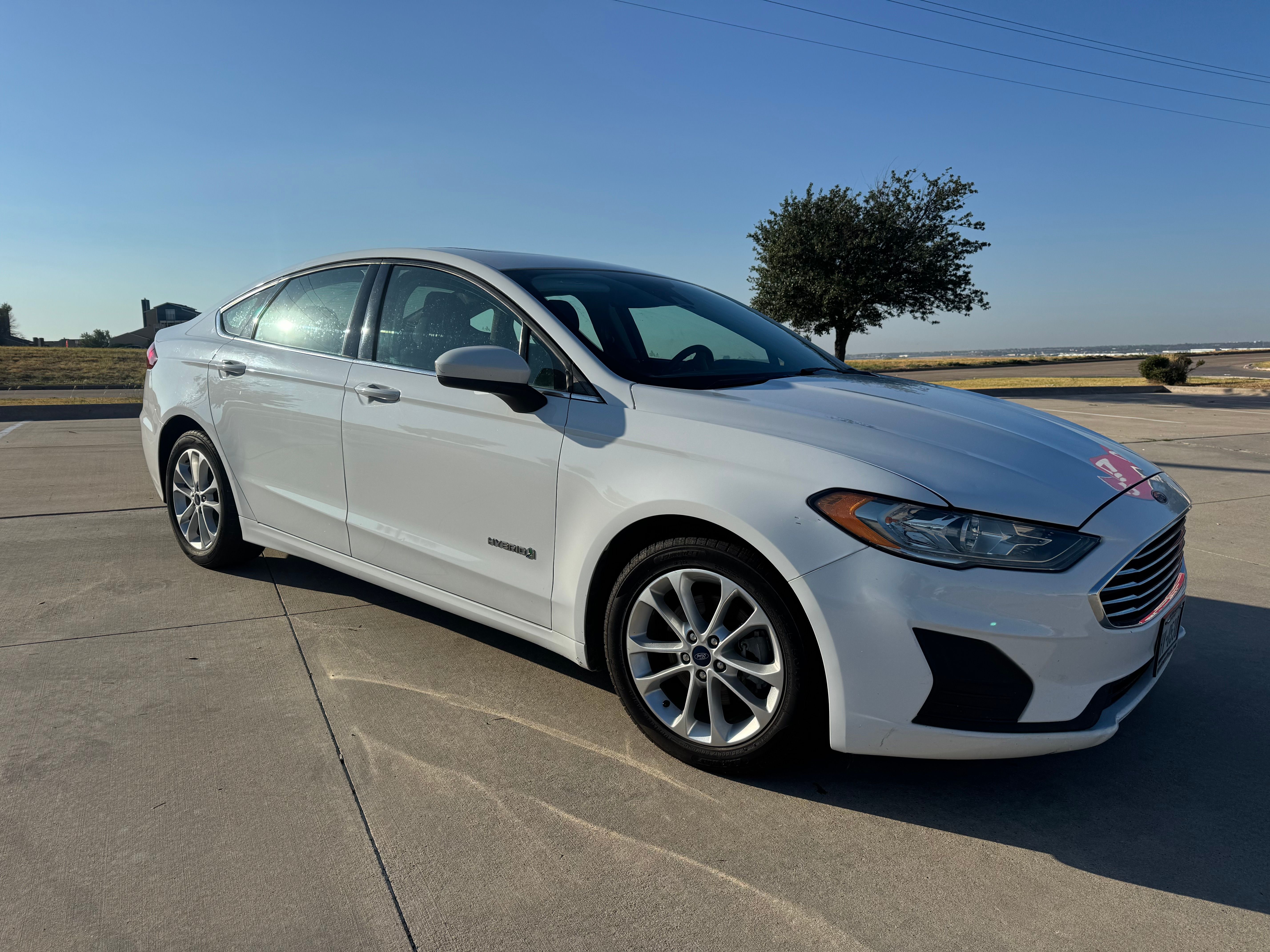 Used 2019 Ford Fusion SE FWD image 1