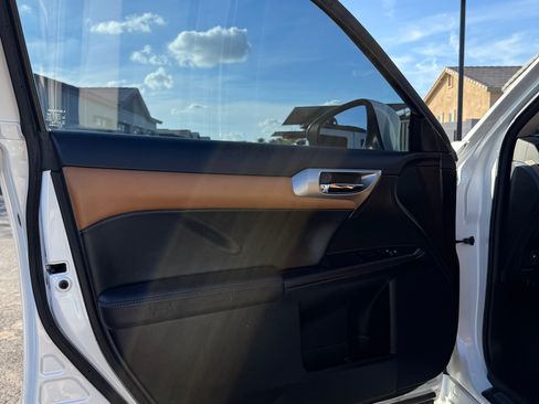 Used 2015 Lexus CT 200h image 14