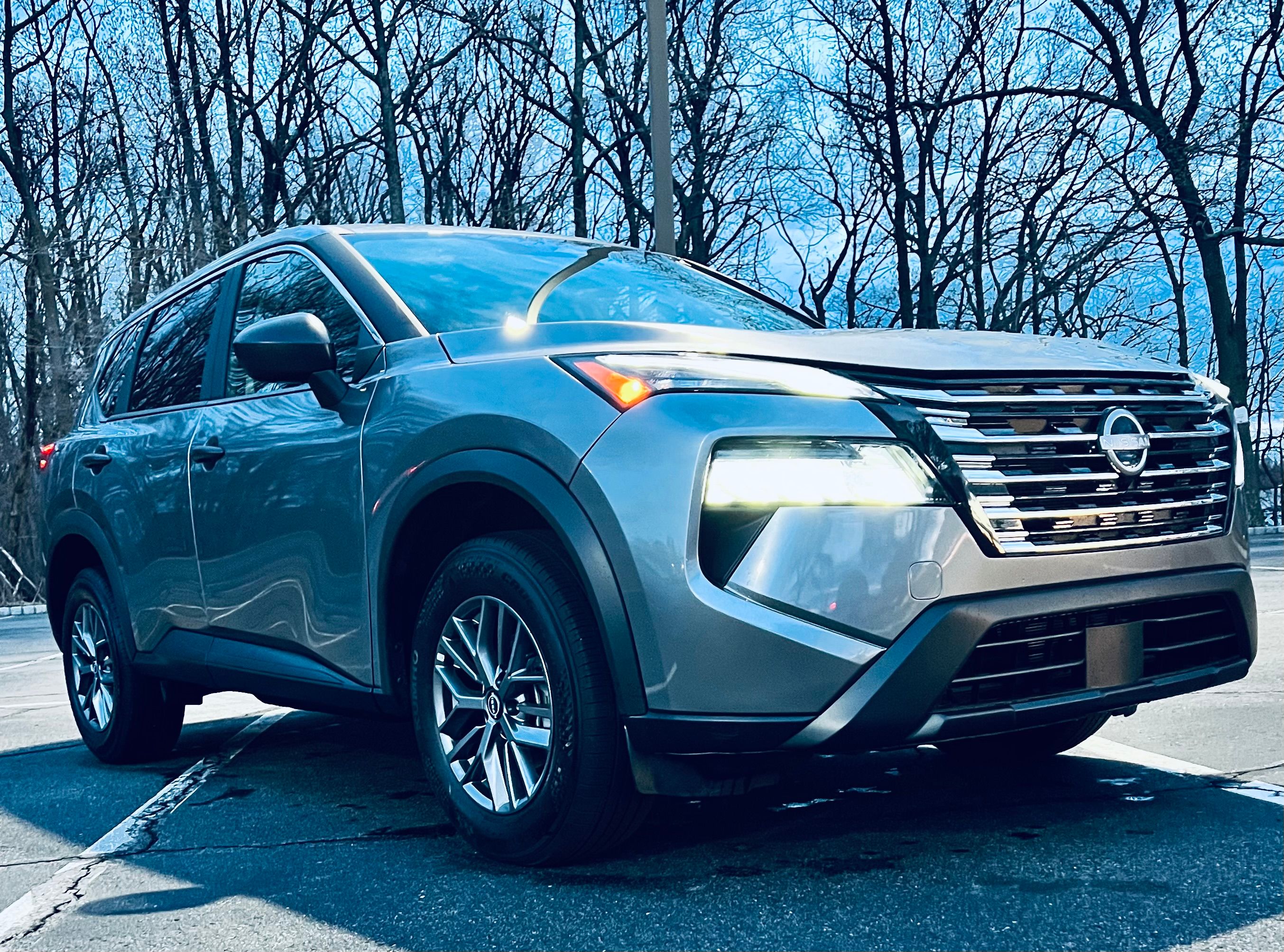 Used 2024 Nissan Rogue S AWD/4WD image 19